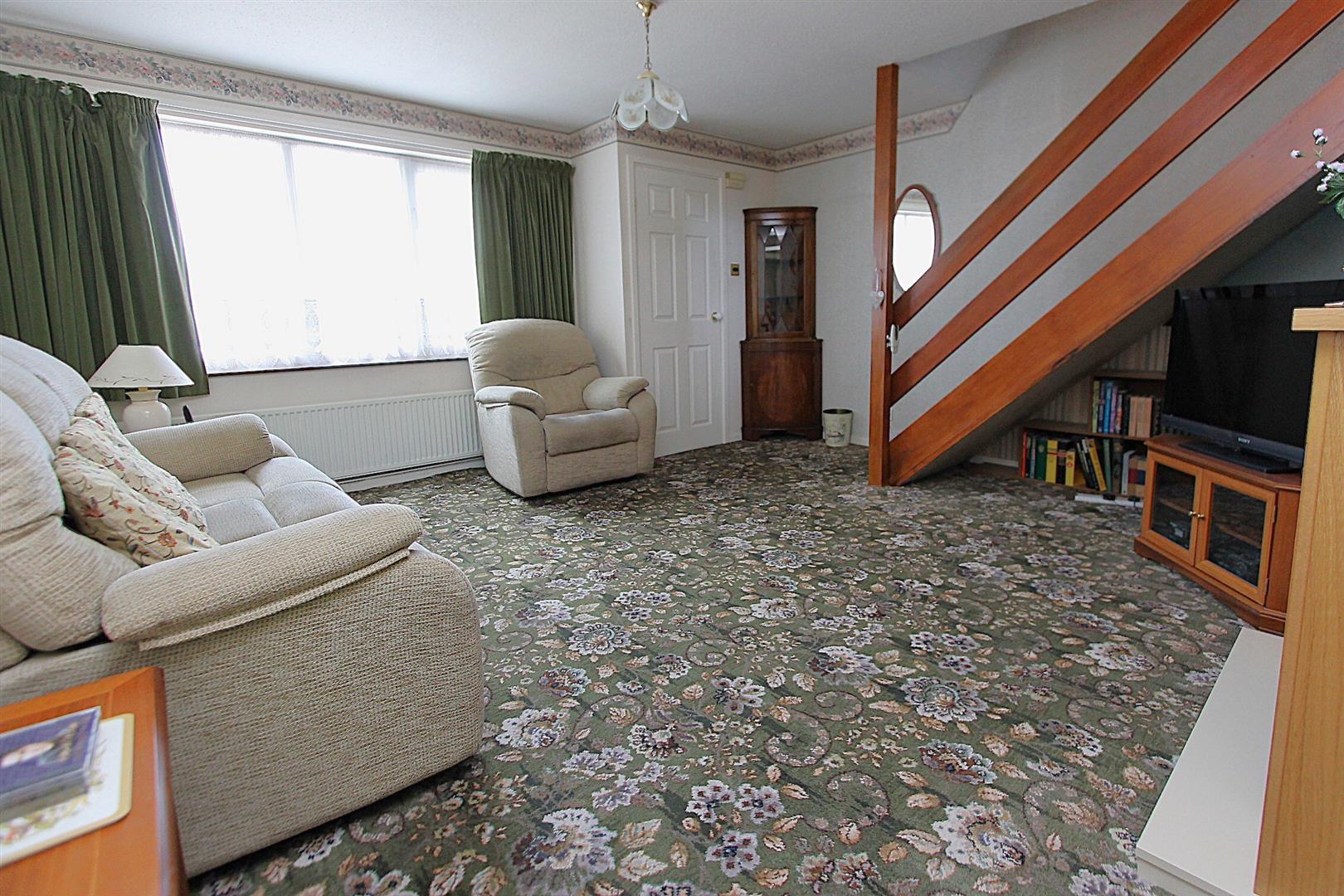 3 bed property in Tennyson Way, Kidderminster